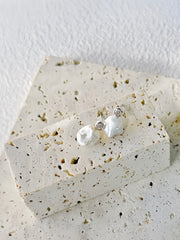 KESHI PEARL STUD EARRING