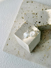 KESHI PEARL STUD EARRING