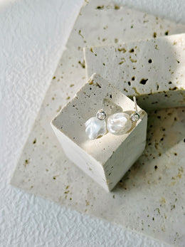 KESHI PEARL STUD EARRING