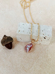 VIOLET GOWN NECKLACE